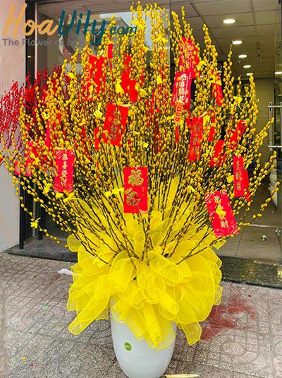 Bình hoa nụ tầm xuân - Tết an khang