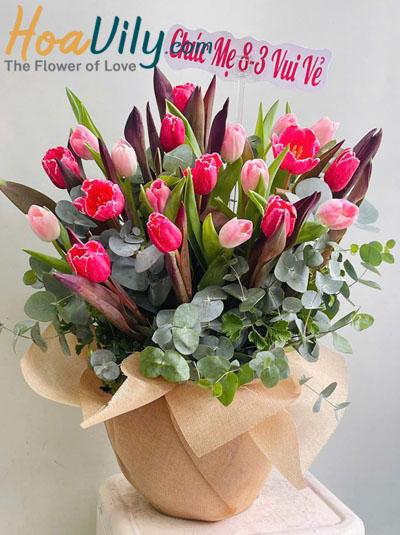 Bình hoa tulip hồng - Trẻ mãi không già