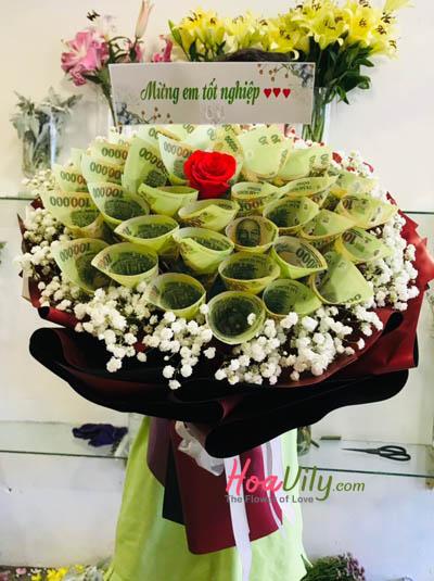 Bó hoa bằng tiền- Hạnh phúc vỡ òa