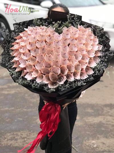 Bó hoa bằng tiền - Trái tim yêu thương