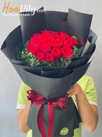 Bó hoa hồng đỏ - Địa cầu yêu thương