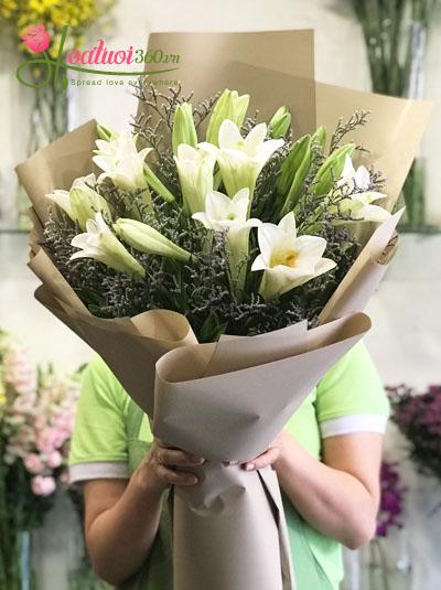 Bó hoa loa kèn- Chào tháng 4