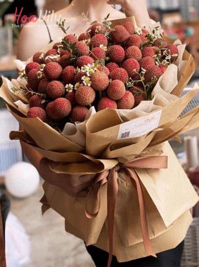 Bó hoa vải thiều - Món quà bất ngờ