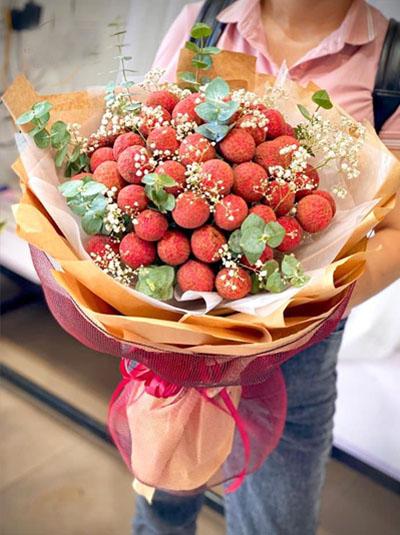 Bó hoa vải thiều - Trọn tấm lòng