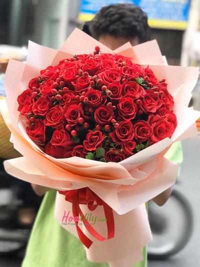 Bó hồng đỏ mắt ngọc - Dáng yêu kiều