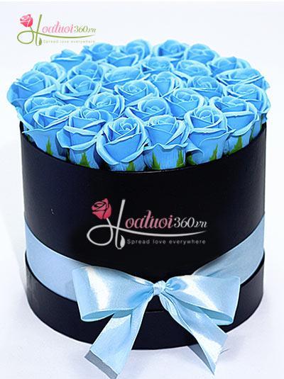 Hoa hồng sáp thơm màu xanh dương - Hộp tròn đen