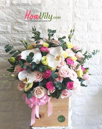 Hộp hoa chúc mừng kỷ niệm ngày cưới
