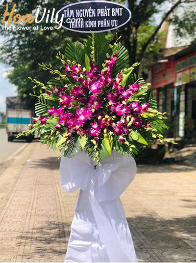 Kệ hoa chia buồn - Màu nước mắt