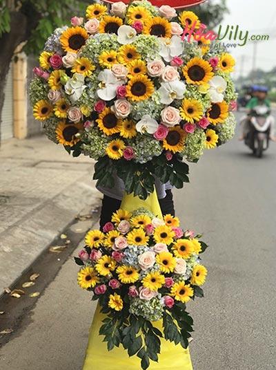Kệ Hoa Khai Trương - Niềm Vui Khởi Đầu