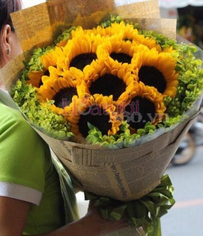 Mua hoa tặng sinh nhật bạn gái