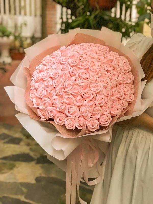 Hộp hoa hồng sáp thơm màu hồng