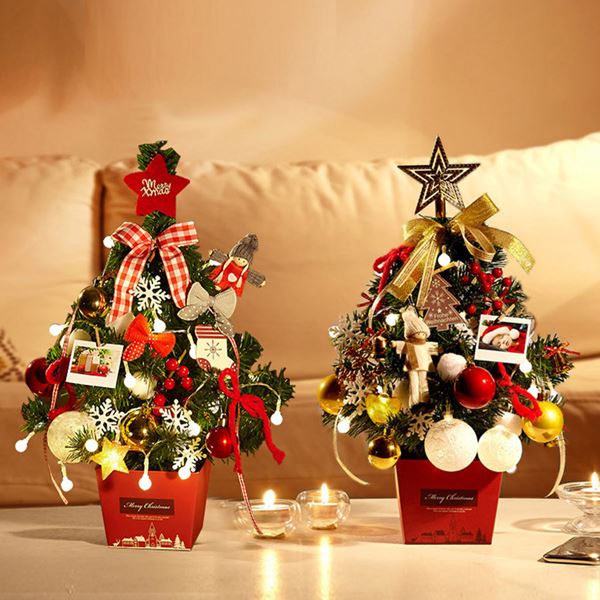 Trang trí cây noel mini ở phòng bếp
