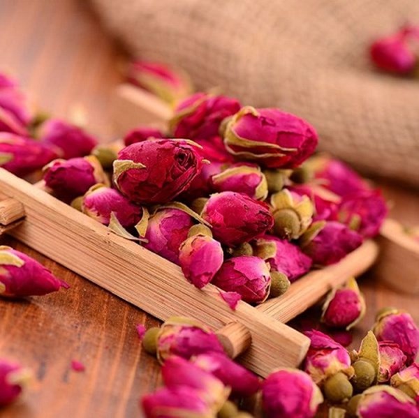 Hoa hồng khô được ứng dụng nhiều trong trang trí nghệ thuật và thủ công