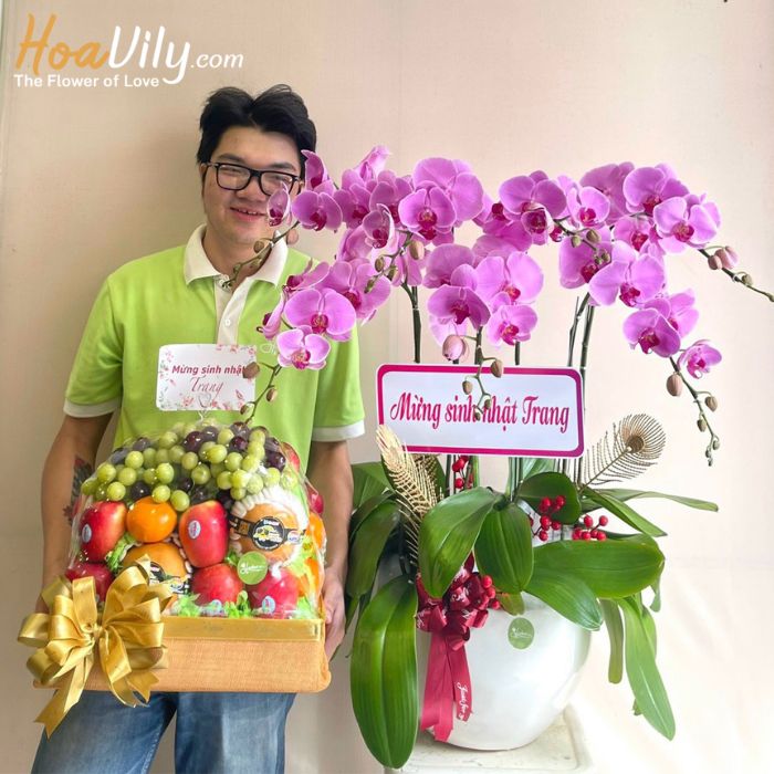 Đặt giỏ hoa quả tươi gửi về Việt Nam tặng gia đình 