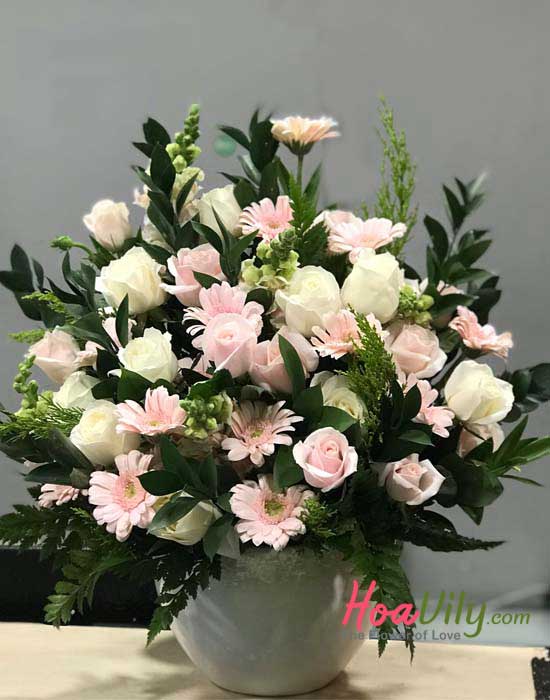 Lưu ý khi cắm hoa trên bàn thờ gia tiên 
