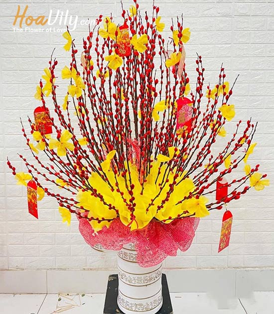 Chậu hoa nụ tầm xuân để bàn