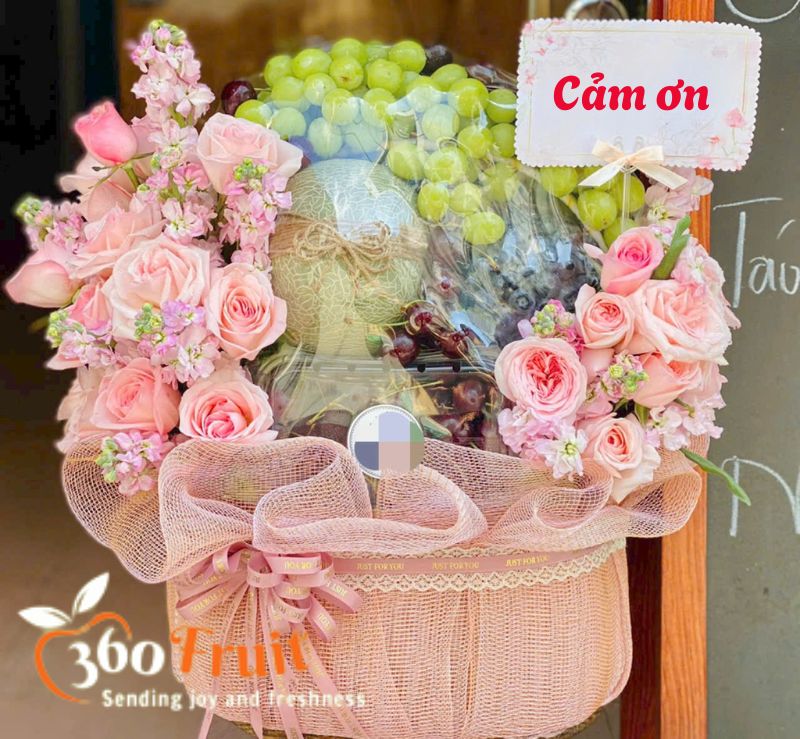 Giỏ trái cây kèm hoa tặng Cô giáo 20/11