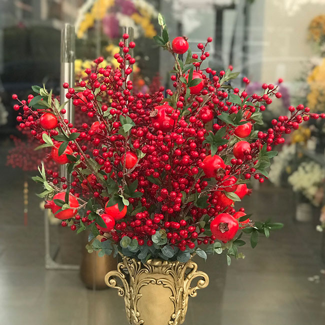 Bình đào đông với quả lựu nổi bật