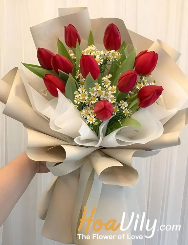 bó hoa tulip đỏ kèm hoa cúc say đắm