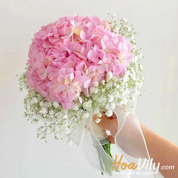 bó hoa cưới cẩm tú cầu đơn giản và tinh tế
