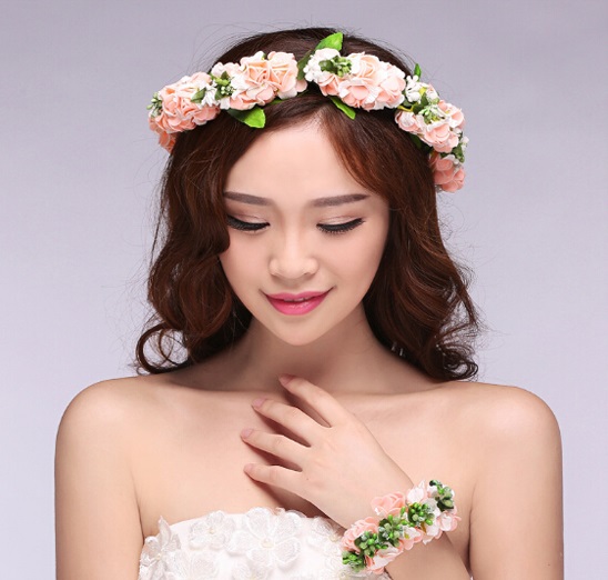 Vòng đội đầu cô dâu handmade trở nên trẻ trung và năng động Vòng đội đầu cô dâu handmade