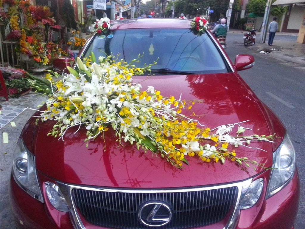 Xe hoa cưới màu đỏ nồng nàng, rực rỡ mẫu xe hoa cưới cô dâu màu đỏ