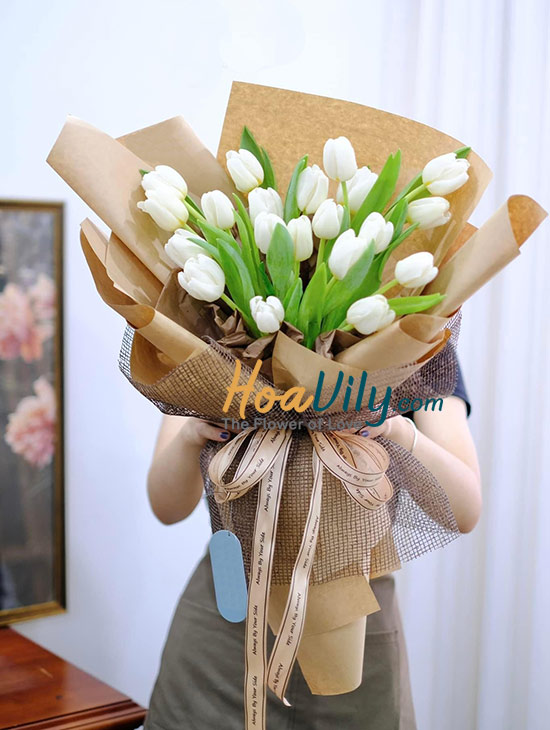 Bó hoa tulip trắng - Gió mây dẫn lối