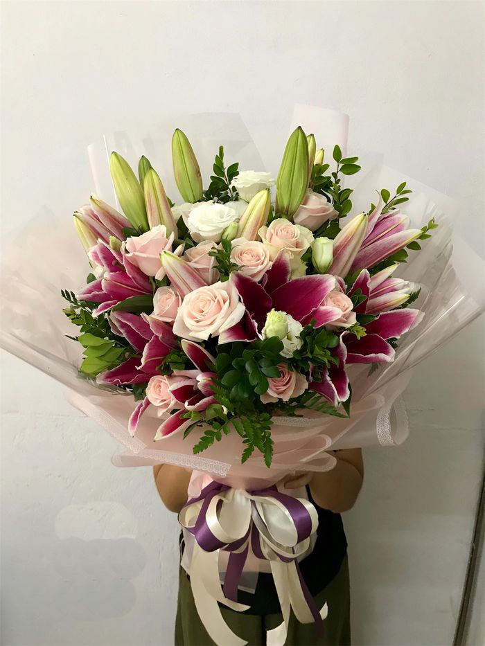 Bó hoa ly chúc mừng sinh nhật tượng trưng cho thanh cao và cao quý Bó hoa ly chúc mừng sinh nhật