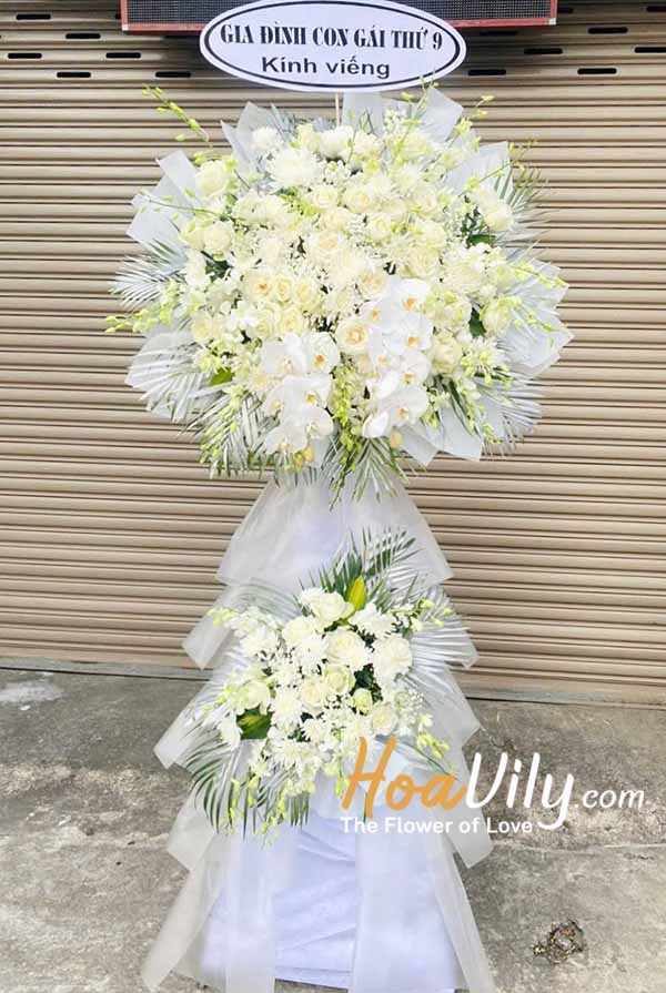 Kệ hoa chia buồn - Chia xa đôi đường