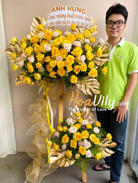 Kệ hoa khai trương - Sự nghiệp tiến tới