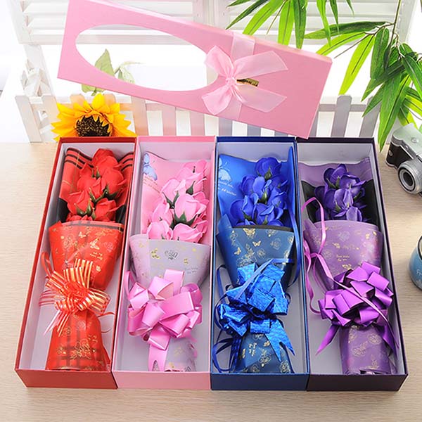 Hoa hồng sáp thơm nhiều màu khoe sắc rực rỡ Hoa hồng sáp thơm nhiều màu khoe sắc rực rỡ