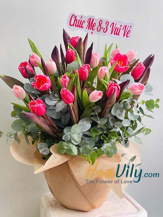 Bình hoa tulip hồng - Trẻ mãi không già