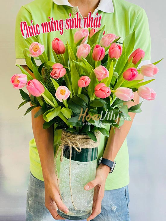 Bình hoa tulip hồng - Mãi yêu đời