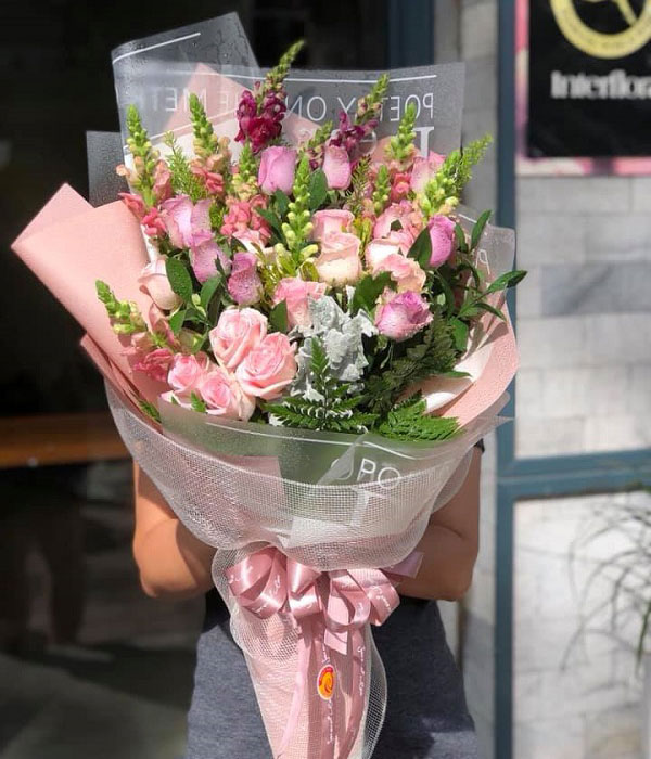 Hoa bó dài kiểu gói sang trọng dành tặng trong các buổi lễ hội nghị