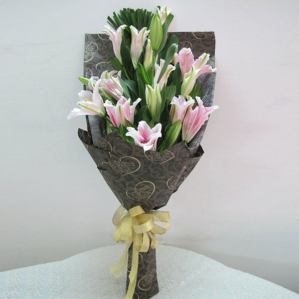 Hoa ly bó dài thể hiện thanh lịch và sang trọng