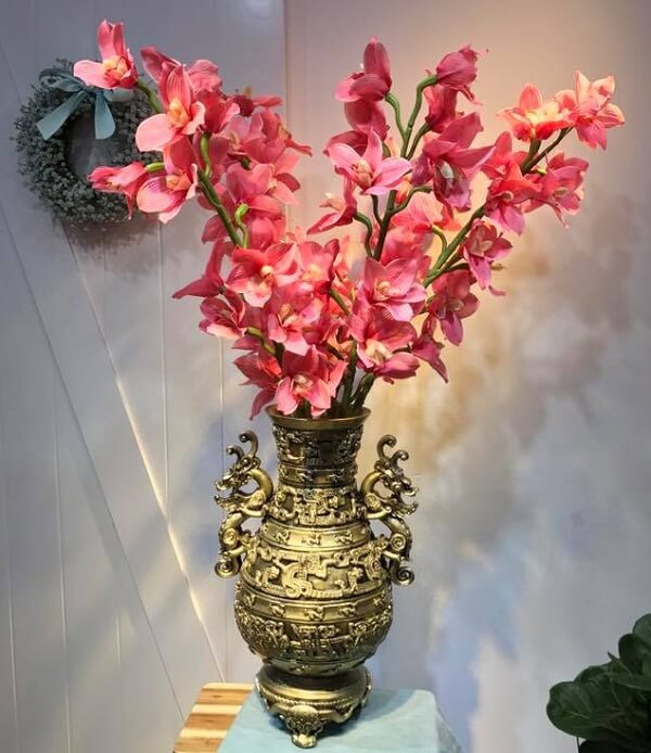 cắm hoa bình cao ngày tết