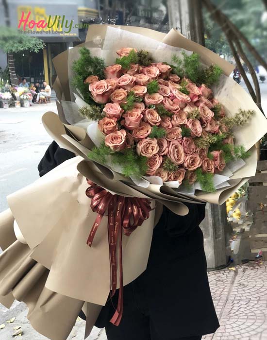 Bó hồng cà phê - Vị đắng tình yêu