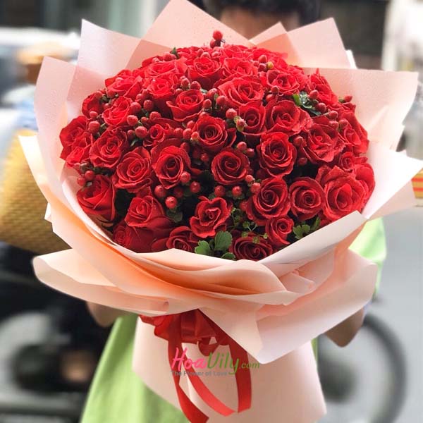 Bó hồng đỏ mắt ngọc - Dáng yêu kiều