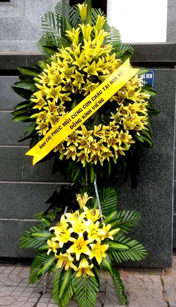Kệ hoa chia buồn lyly vàng