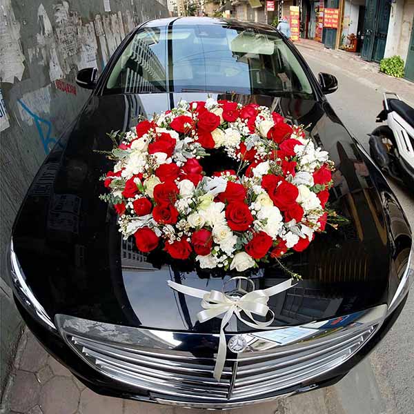 xe hoa cưới màu đen
