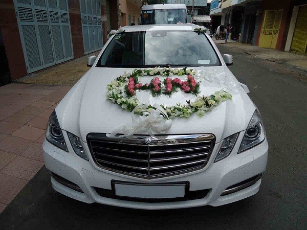 xe hoa cô dâu chú rể