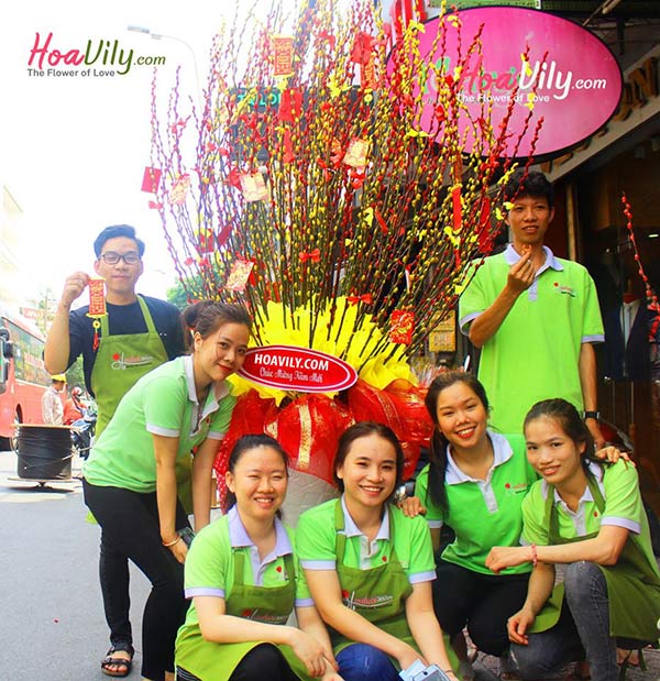 Bình nụ tầm xuân đơn giản