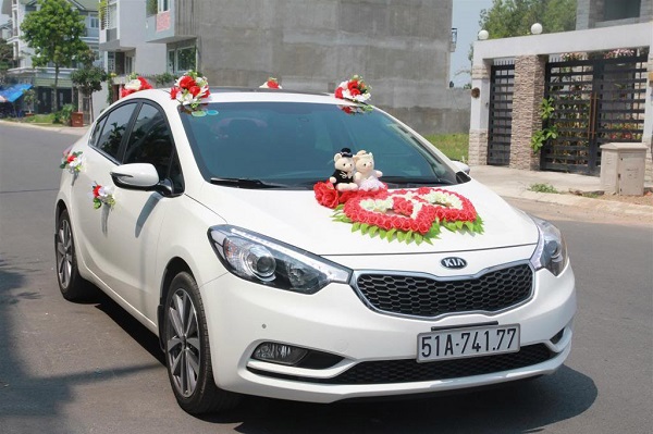 hoa cưới trang trí xe ô tô