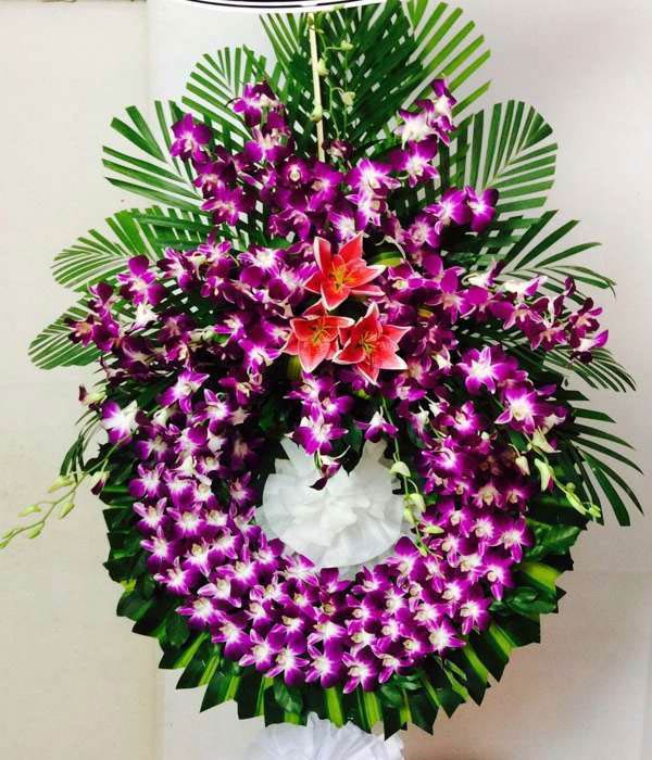 Vòng hoa chia buồn lan tím