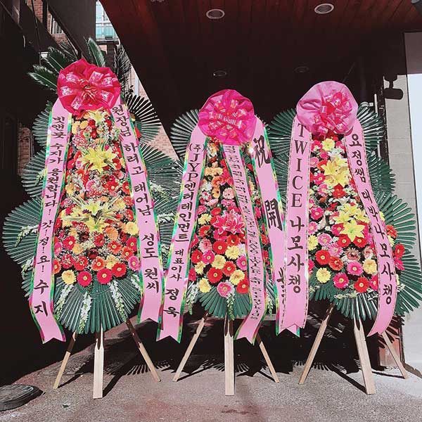 Mua kệ hoa khai trương Hàn Quốc