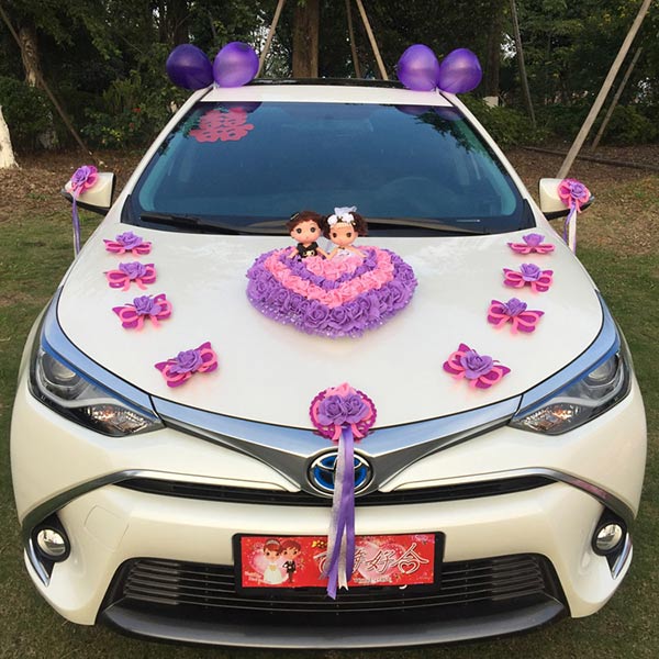 Thuê hoa trang trí xe cưới